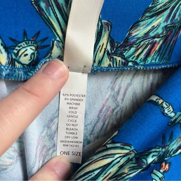 LuLaRoe Blue Statue of Liberty Leggings - Picture 8 of 9